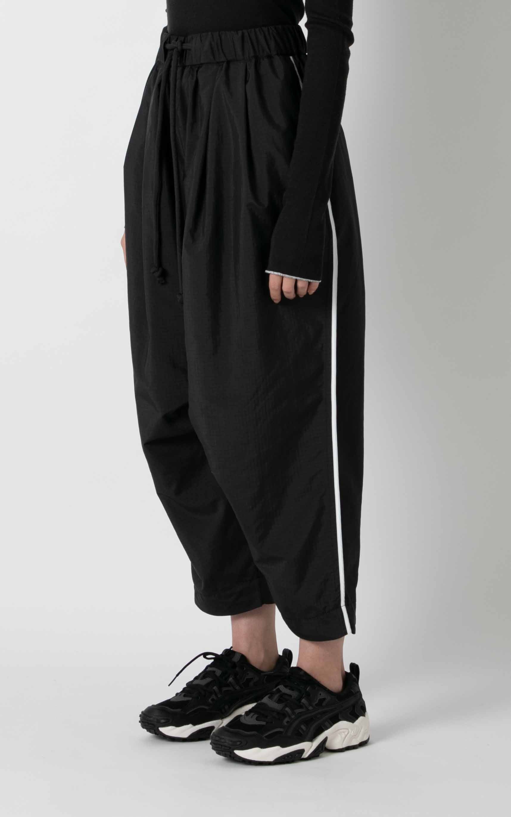 Easy Tucked Pants – BASE CALM