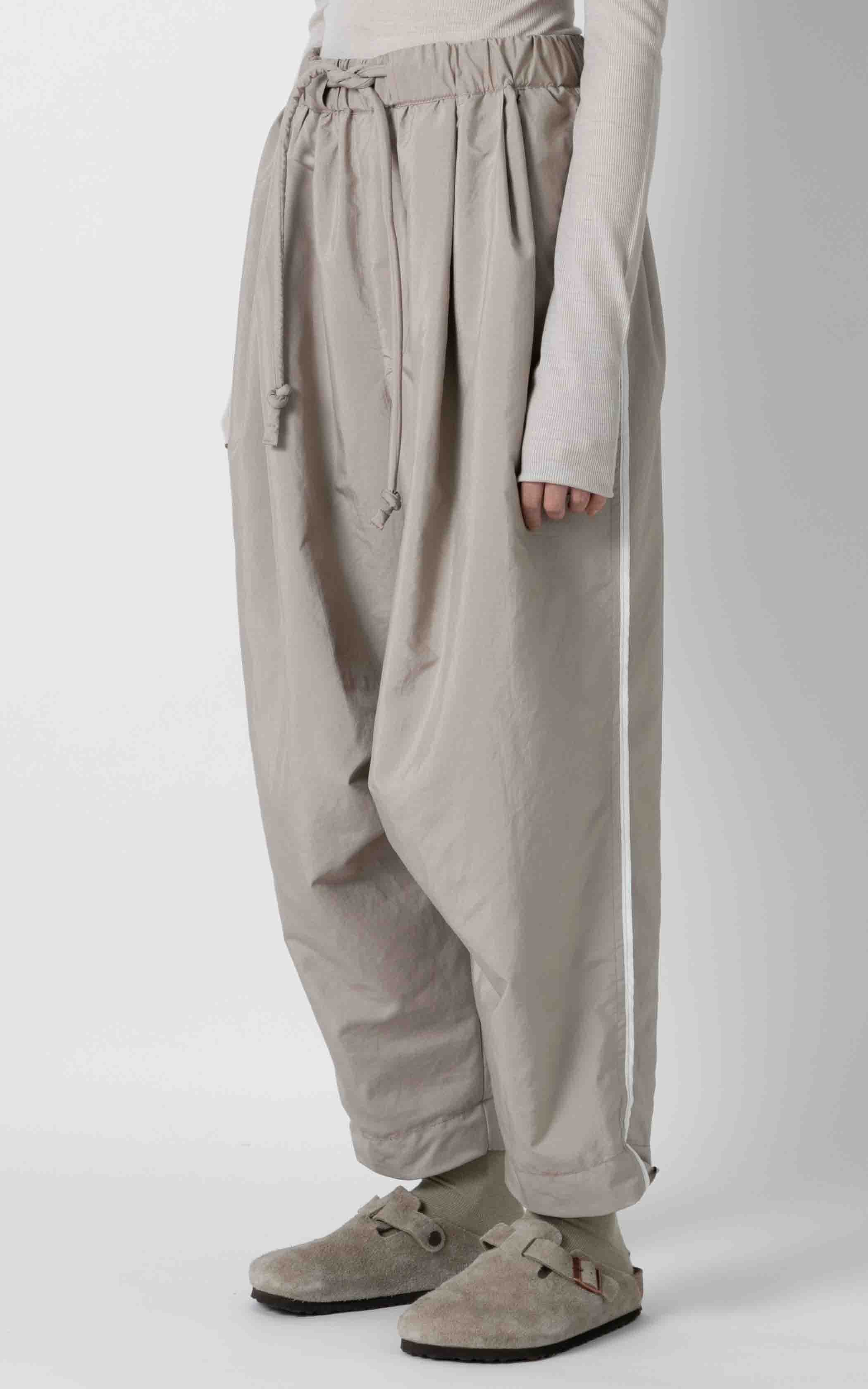 Easy Tucked Pants – BASE CALM